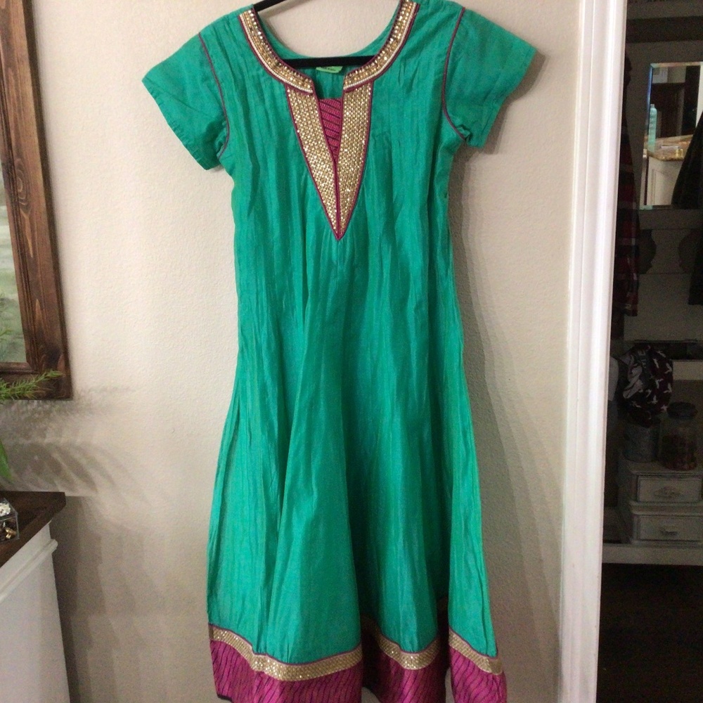 REG India, inspired dress. Made in India probably a size medium.